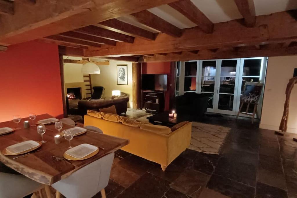 Вилла Ferme De Caractere Avec Piscine Et Cheminee Sainghin-en-Melantois Экстерьер фото